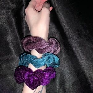 Deep set scrunchies